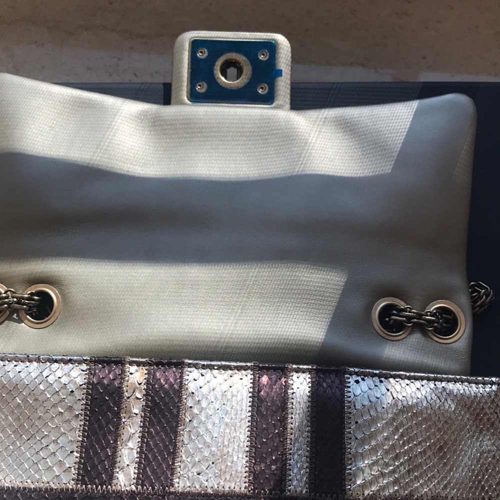 Chanel reissue bag - Picture 6 of 8